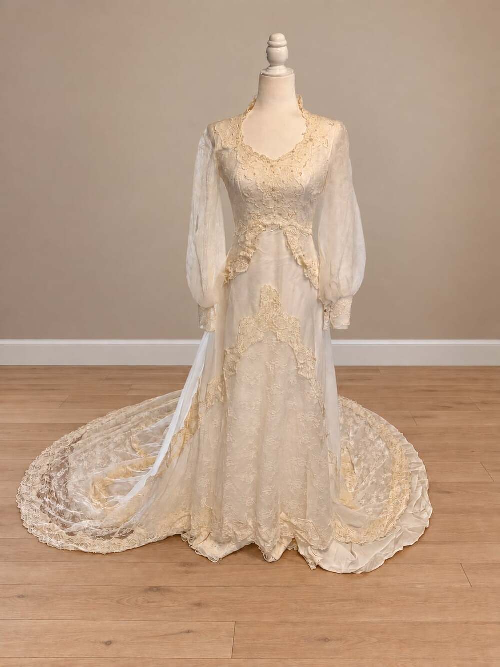 American Vintage 1980s Puff Sleeve Wedding Gown Size 10